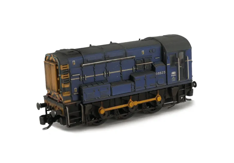 08523 with some distressed paintwork. Details added: renumbered, semi detailed buffer beam at both ends, modified piping at both ends, driver and various livery modifications.