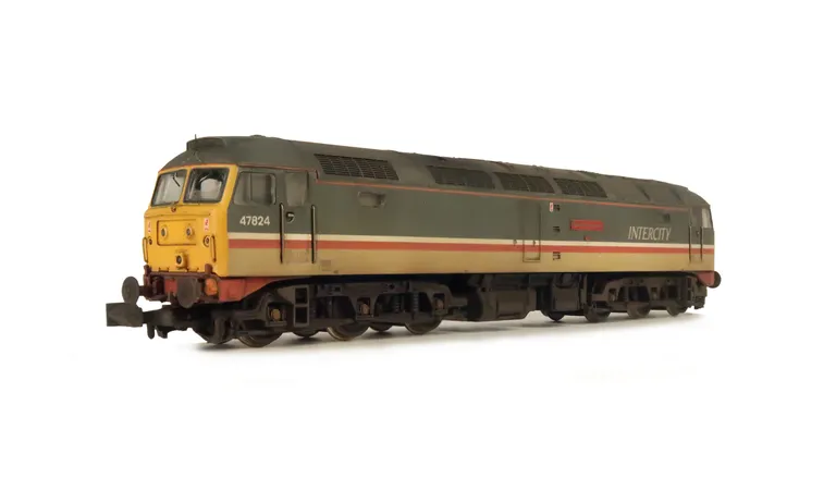 47824 with livery modifications including full yellow end. Details include: finer aerials, body lowered, etched fan and grills, renumbered. semi detailed buffer beam at both ends, moulded nose handrails replaced with wire including pommels and nose catch 