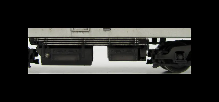 47706 showing modified 47/7 battery box and paint flaking on body.