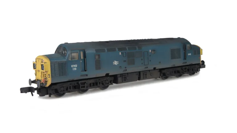 D6742 Details include: semi detailed buffer beam at both ends, nose end etched headcode surrounds, change of headcode, moulded roof grill replaced with 5 part etched fan and grill, bogie mod to reduce gap between body and bogies, frost grill, speedo cable