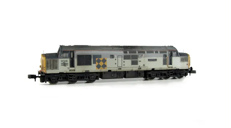 37239 with faded paint. Other details include bogie modification to reduce gap between body and bogies, semi detailed buffer beam at both ends, finer aerial, speedo cable added, moulded roof grill replaced with etched fan and grill, frost grill and etched