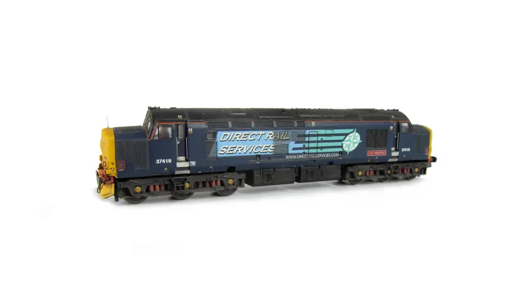 37419 Details include bogie modification to reduce gap between body and bogies, moulded roof grill replaced with 3D etched fan and grill, finer aerial, speedo cable added, driver, detailed buffer beam at one end and semi detailed at coupling end, 3D cap o