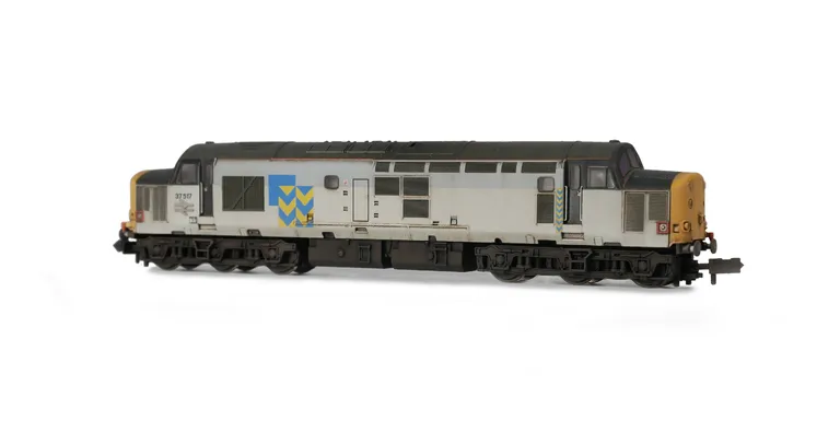 37517 Details include bogie modification to reduce gap between body and bogies, moulded roof grill replaced with 3D etched fan and grill, speedo cable added, driver, etched plaques, renumbered and semi detailed buffer beam at both ends.