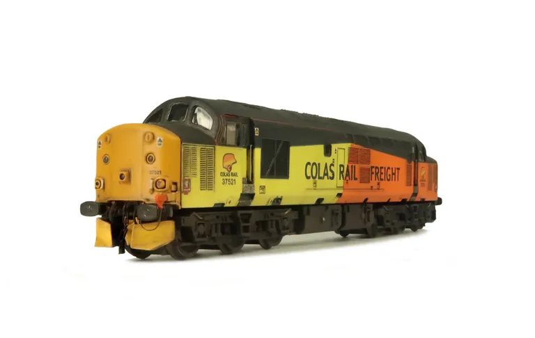 37521 with nose and roof modification. Details include bogie modification to reduce gap between body and bogies, rectangular buffers, etched kick plates, moulded roof grill replaced with 3D etched fan and grill, speedo cable added, driver, renumbered, det