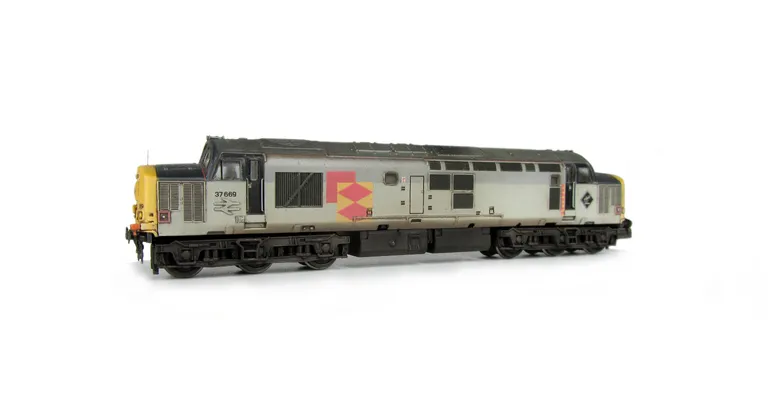 37669 Details include bogie modification to reduce gap between body and bogies, faded paintwork, battery box modification, moulded roof grill replaced with 3D etched fan and grill, etched plaques, speedo cable added, renumbered, detailed buffer beam at on