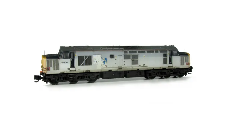 37678 with heavily faded paintwork showing special effect of where the vinyls have been taken off as well as white blanking patches as per prototype. Other details include bogie modification to reduce gap between body and bogies, moulded roof grill replac