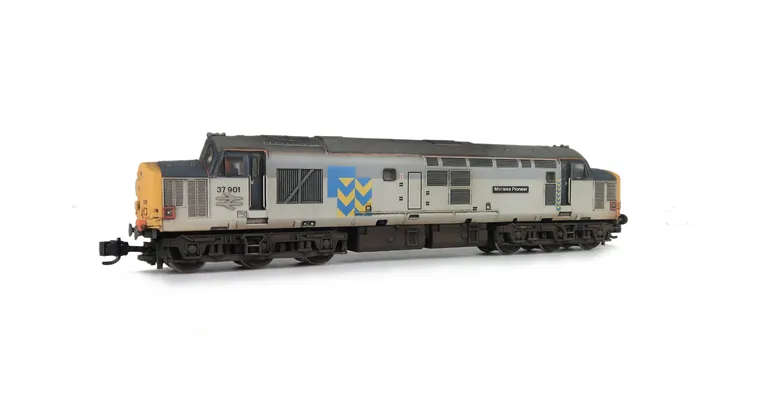 37901 converted to a 37/9 with roof conversion, relivery and faded paintwork. Other details include: semi detailed buffer beam at both ends, driver,  aerials taken off, nose catches, etched roof fan and grill, bogie mod to reduce gap between body and bogi