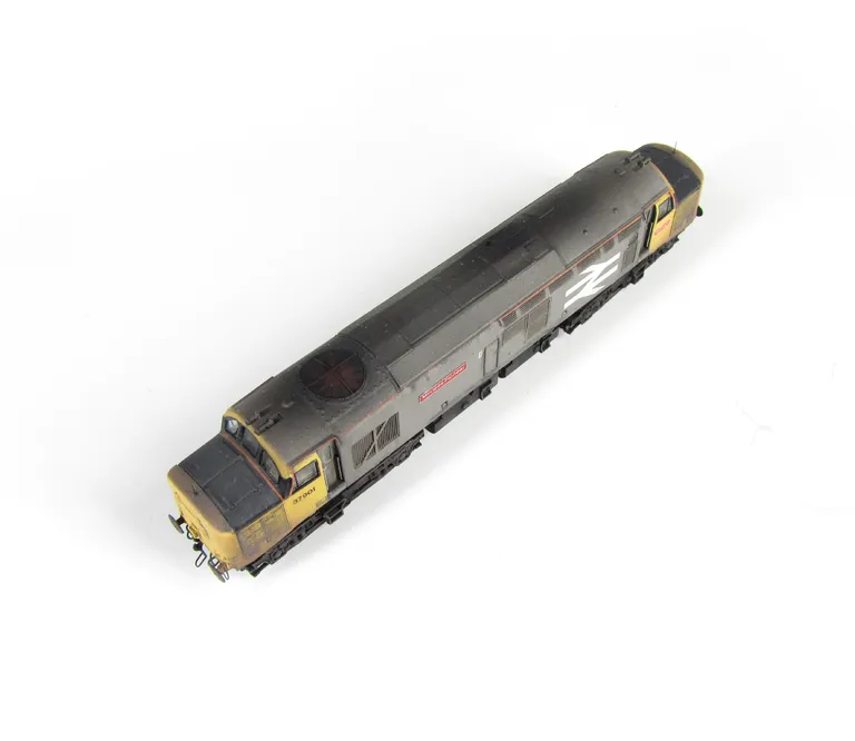 37901 converted to a 37/9 with roof conversion, nose end grills changed, body modifications including plated over windows and boiler ports, full respray into Railfreight livery, detailed buffer beam at one end, finer ariels, driver fitted, nose end handra