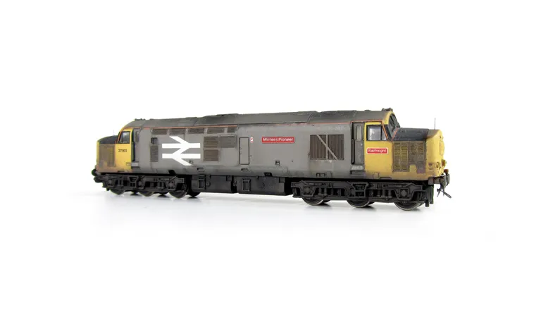 37901 converted to a 37/9 with roof conversion, nose end grills changed, body modifications including plated over windows and boiler ports, full respray into Railfreight livery, detailed buffer beam at one end, finer ariels, driver fitted, nose end handra