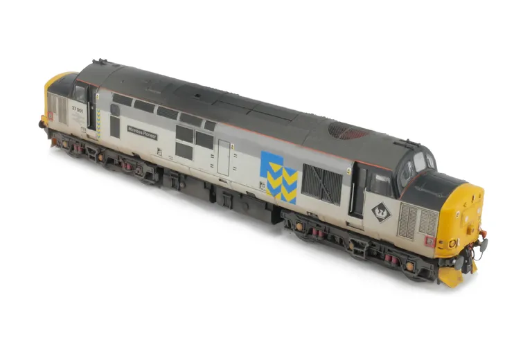 37901 converted to a 37/9 with roof conversion, sector livery changed and semi respray of grey bands. Other details include: detailed buffer beam and semi detailed buffer beam at the coupling end, aerials removed, bogie springs and bearings painted, nose 