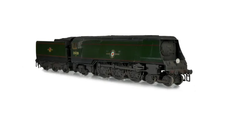 35028  Added details include: train crew, moulded coal replaced with real coal, discs added, etched nameplates/work plates and detailed buffer beam at one end.