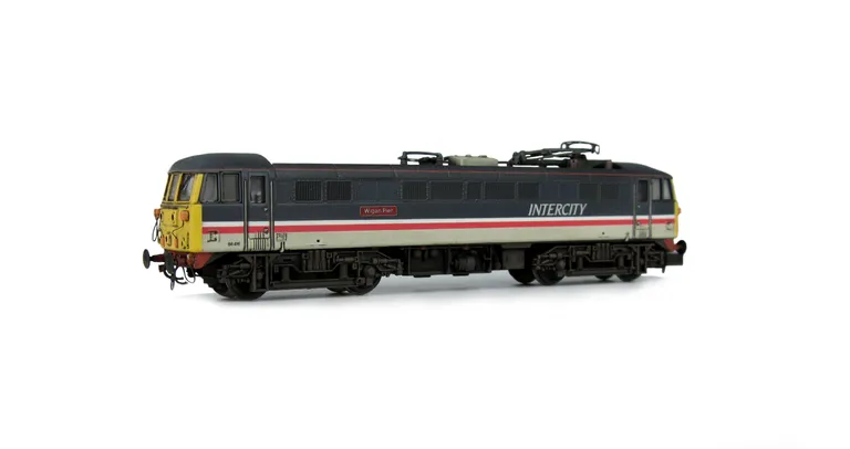 86416 converted to a 86/4 with adjusted livery of 'Intercity' logo moved and lower band repainted, red buffers, pommel added to nose handrails, etched nameplates, detailed buffer beam at one end with added bar and semi detailed at coupling end, driver fit