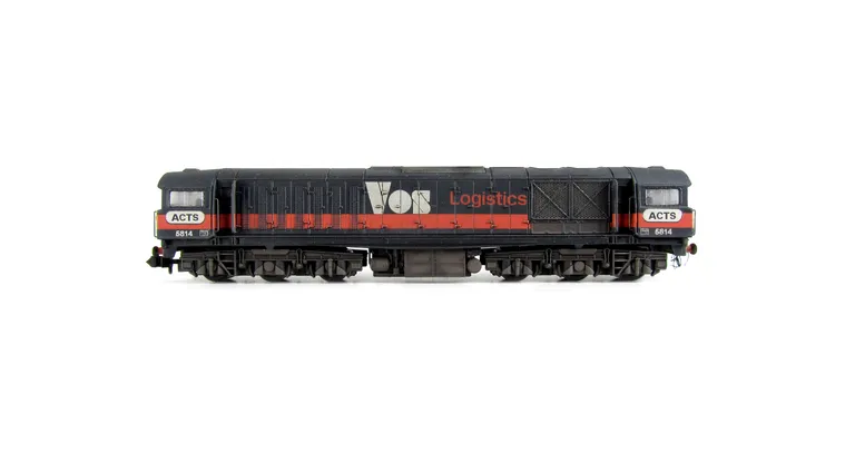 5814 Full respray into Vos Logistics livery with modifications for European running. Headlight added to cab and modified lighting with extra light added and top light blanked off. Detailed buffer beam at one end. Renumbered, pommels added to nose end hand