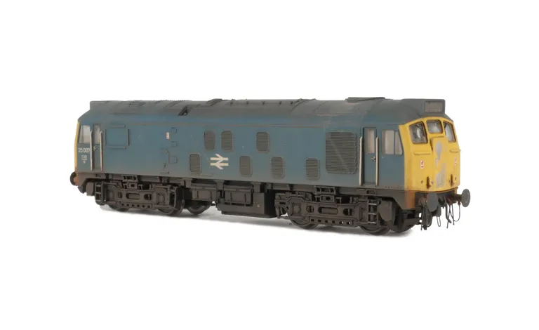 25007 weathered with dilapidated nose as per the prototype. Other details include: conversion to a headcode box version with door seam smoothed out and nose top lights plated over, driver, body steps plated over, finer nose end handrails, detailed buffer 