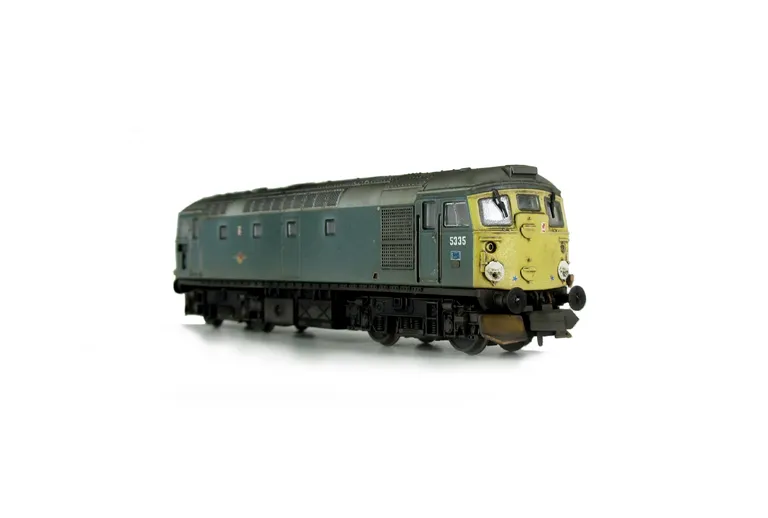 D5335 Conversion to disc headcode, full respray into BR green, renumbered, token catcher box added, disc catches, special effect of paint peeling on doors, brass buffers, , snowploughs, boiler control access hatch removed, no rubber window surrounds, side