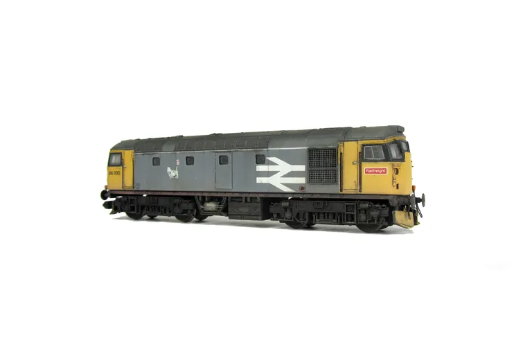 26032 with modified livery to white cantrail version, Added details include: snowploughs, renumbered, battery box cables added. speedo cable added to one bogie, body window frames taken off and made flush, moulded front handrails replaced with wire versio