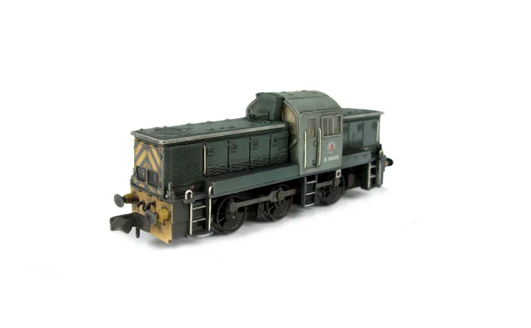 D9503 Renumbered with semi detailed buffer beams at both ends and buffer converted so that the cowling is in place with couplers, etched Swindon work plates and cab colour lightened to match prototype.