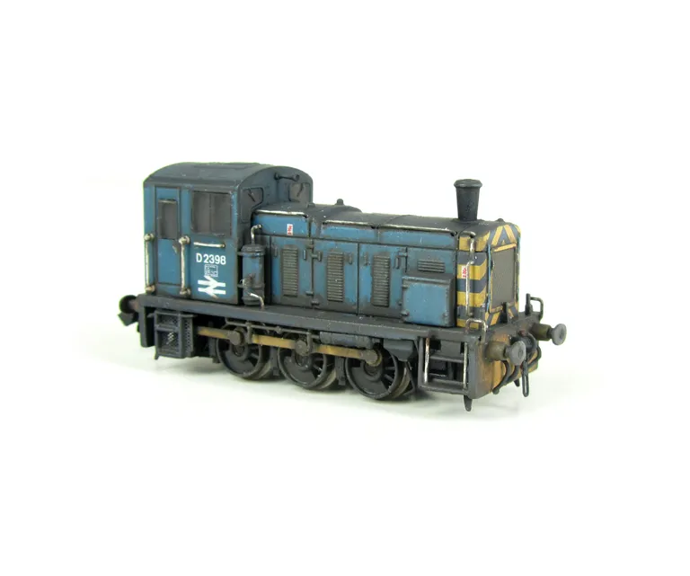 D2398 with faded paintwork, buffers painted yellow, windows made to be very dirty in order to hide the decoder in the cab, renumbered and detailed buffer beam.