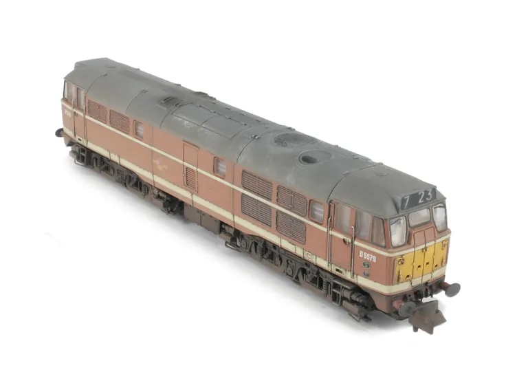 D5579  Added details include: livery adjustments with sywp added, semi detailed at both ends, headcodes changed, etched work plates and shed plates and roof grills replaced with 3D etched fan and grill.