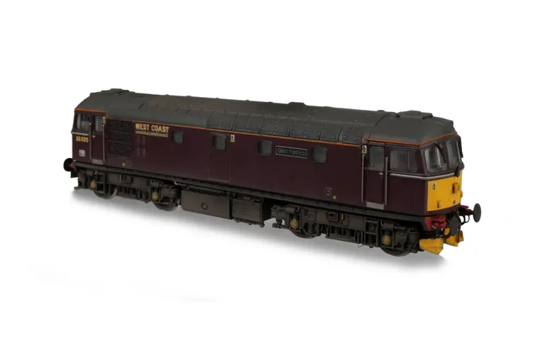 33025 with full respray into 'West Coast Railways' livery. Added details of: renumbered, modified nose end with blanked over lights, kick plates, speedo cable, footsteps above buffers, headboard catch, detailed buffer beam, semi detailed buffer beam at co