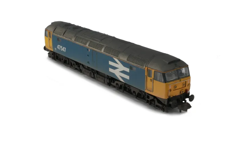 47547 Details include: cantrail moved down to below roof line, renumbered, driver, moulded roof grills replaced with 3D etched grills and fans, semi detailed buffer beam at both ends, moulded nose handrails replaced with wire including pommels and body lowered.
